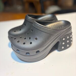 of black Crocs Siren Studded Clogs high block heel silver studded accents 7